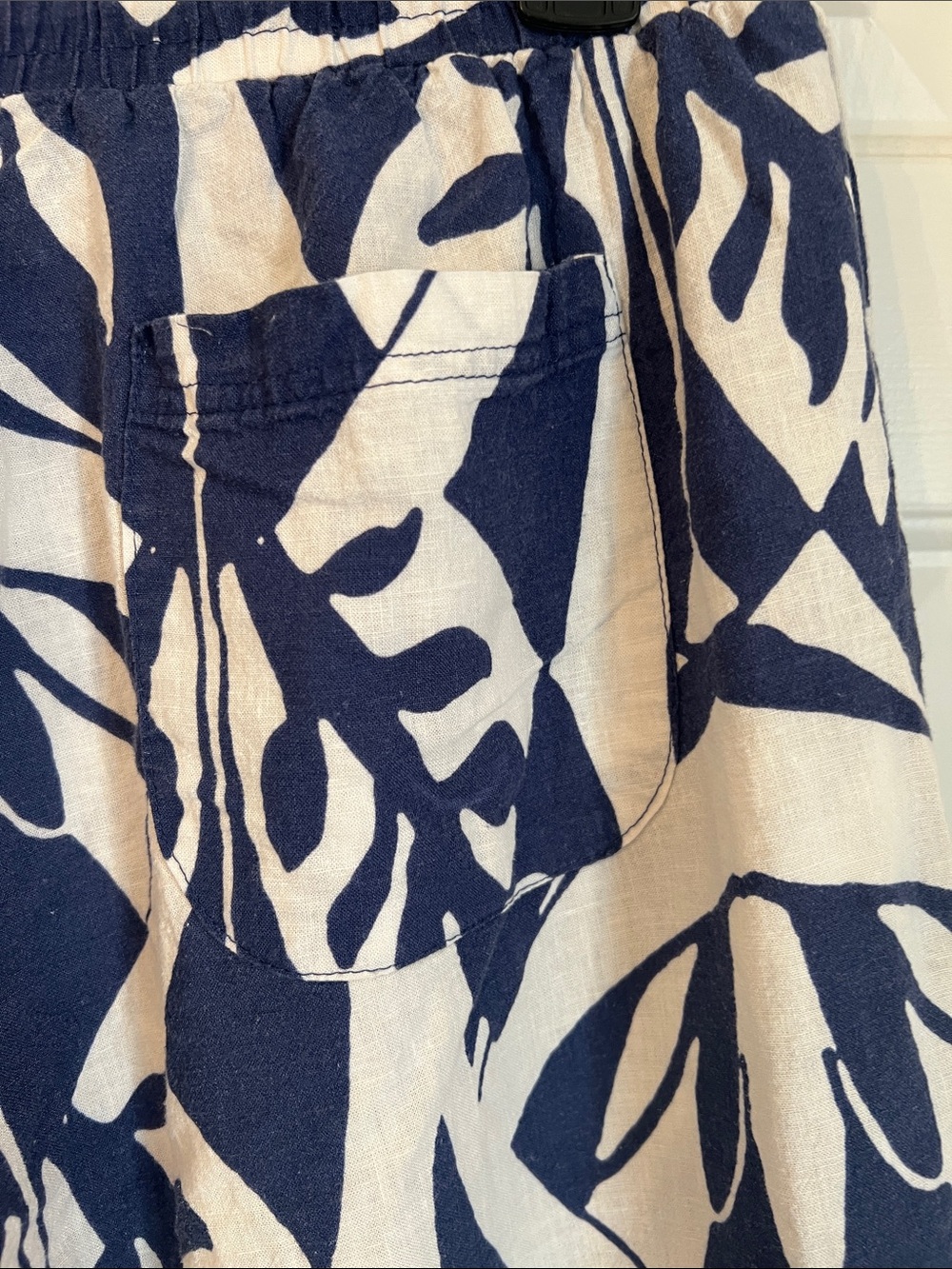 Rachel Zoe Navy and White Leaf-Print Drawstring Pants- Medium - Picture 5 of 5